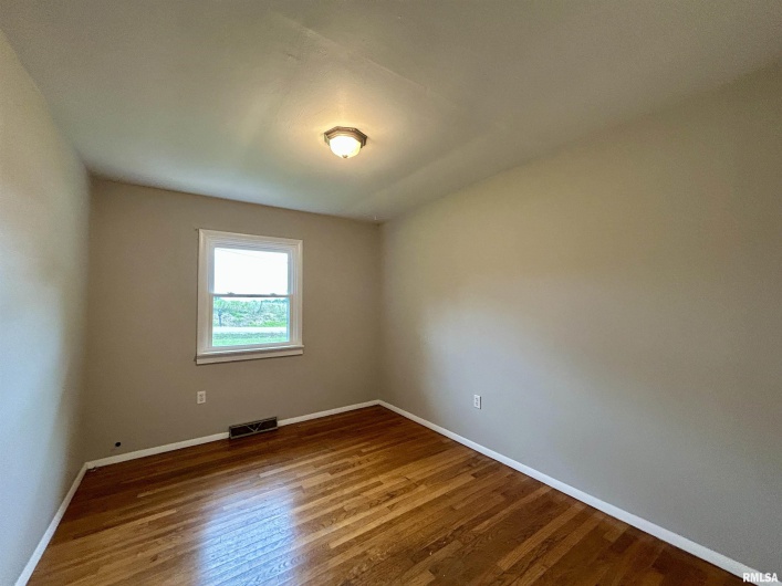 1275 PARK Street, Carbondale, Illinois 62901, 3 Bedrooms Bedrooms, 0 ,2 BathroomsBathrooms,Residential,For Sale,PARK,0,RMAEB459361