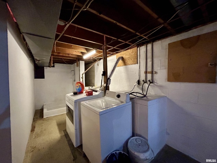 1275 PARK Street, Carbondale, Illinois 62901, 3 Bedrooms Bedrooms, 0 ,2 BathroomsBathrooms,Residential,For Sale,PARK,0,RMAEB459361