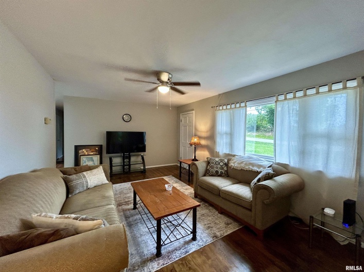 1275 PARK Street, Carbondale, Illinois 62901, 3 Bedrooms Bedrooms, 0 ,2 BathroomsBathrooms,Residential,For Sale,PARK,0,RMAEB459361