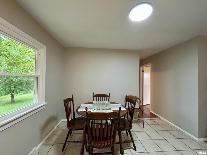 1275 PARK Street, Carbondale, Illinois 62901, 3 Bedrooms Bedrooms, 0 ,2 BathroomsBathrooms,Residential,For Sale,PARK,0,RMAEB459361