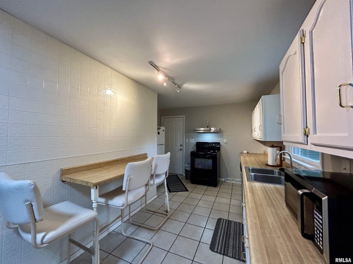 1275 PARK Street, Carbondale, Illinois 62901, 3 Bedrooms Bedrooms, 0 ,2 BathroomsBathrooms,Residential,For Sale,PARK,0,RMAEB459361
