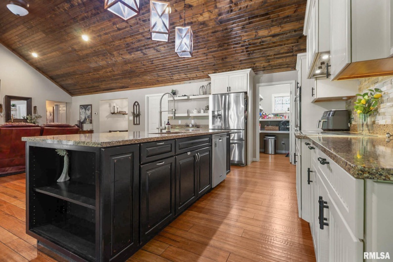 14458 Binkley Road, Marion, Illinois 62959, 5 Bedrooms Bedrooms, 0 ,2 BathroomsBathrooms,Residential,For Sale,Binkley,0,RMAQC4266597