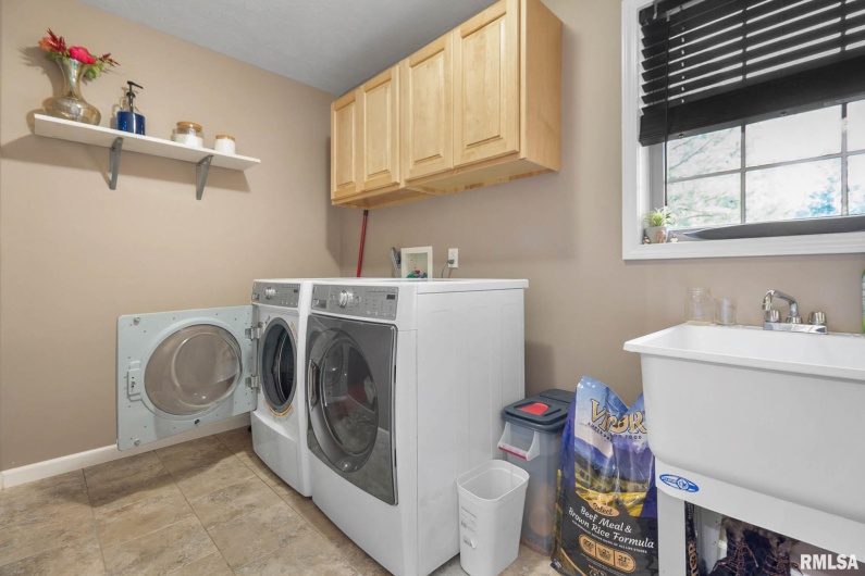 14458 Binkley Road, Marion, Illinois 62959, 5 Bedrooms Bedrooms, 0 ,2 BathroomsBathrooms,Residential,For Sale,Binkley,0,RMAQC4266597