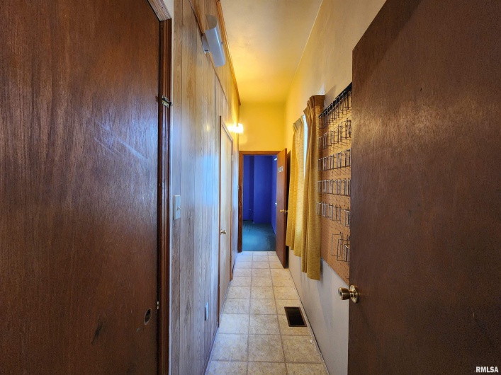 409 HILL Street, Marion, Illinois 62959-2746, 2 Bedrooms Bedrooms, 0 ,0,Residential,For Sale,HILL,0,RMAEB459364