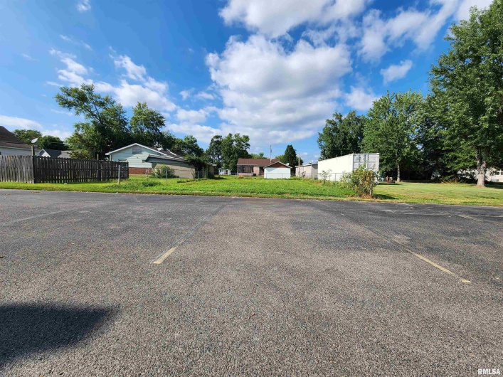 409 HILL Street, Marion, Illinois 62959-2746, 2 Bedrooms Bedrooms, 0 ,0,Residential,For Sale,HILL,0,RMAEB459364
