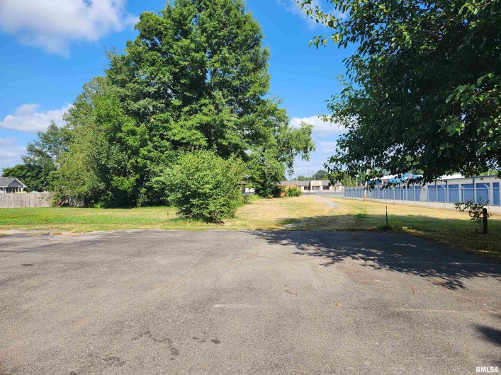 409 HILL Street, Marion, Illinois 62959-2746, 2 Bedrooms Bedrooms, 0 ,0,Residential,For Sale,HILL,0,RMAEB459364