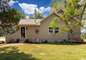 9933 Stotlar Road, Marion, Illinois 62959, 4 Bedrooms Bedrooms, 0 ,2 BathroomsBathrooms,Residential,For Sale,Stotlar,0,RMAQC4266599