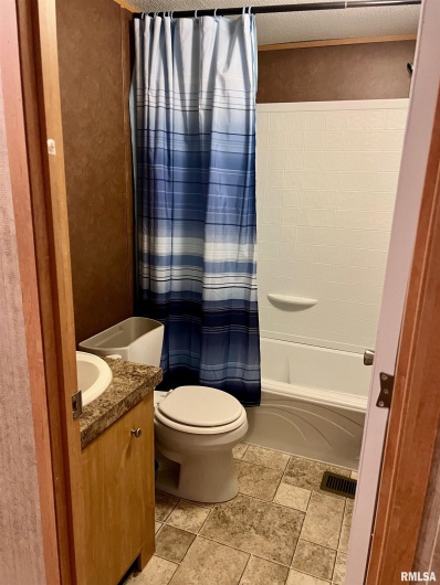 615 LIBERTY Road, Harrisburg, Illinois 62946, 3 Bedrooms Bedrooms, 0 ,2 BathroomsBathrooms,Residential,For Sale,LIBERTY,0,RMAEB457000
