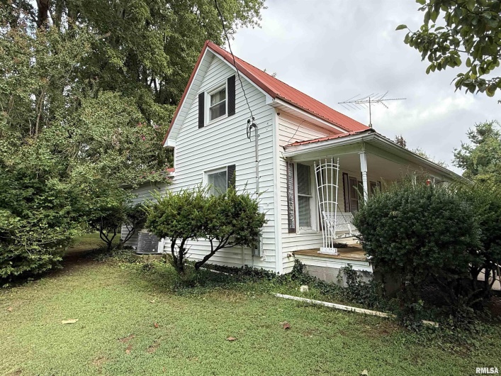 200 CRESTVIEW Drive, Dongola, Illinois 62926, 3 Bedrooms Bedrooms, 0 ,1 BathroomBathrooms,Residential,For Sale,CRESTVIEW,0,RMAEB459378