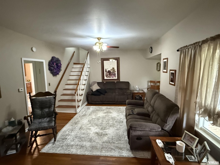 200 CRESTVIEW Drive, Dongola, Illinois 62926, 3 Bedrooms Bedrooms, 0 ,1 BathroomBathrooms,Residential,For Sale,CRESTVIEW,0,RMAEB459378
