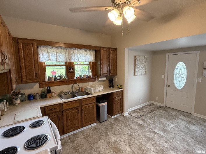 200 CRESTVIEW Drive, Dongola, Illinois 62926, 3 Bedrooms Bedrooms, 0 ,1 BathroomBathrooms,Residential,For Sale,CRESTVIEW,0,RMAEB459378