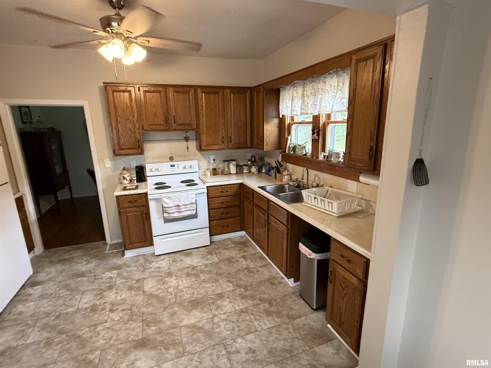 200 CRESTVIEW Drive, Dongola, Illinois 62926, 3 Bedrooms Bedrooms, 0 ,1 BathroomBathrooms,Residential,For Sale,CRESTVIEW,0,RMAEB459378