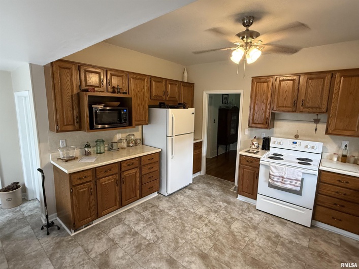 200 CRESTVIEW Drive, Dongola, Illinois 62926, 3 Bedrooms Bedrooms, 0 ,1 BathroomBathrooms,Residential,For Sale,CRESTVIEW,0,RMAEB459378