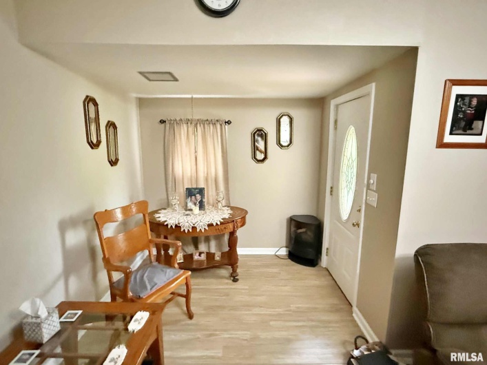 200 CRESTVIEW Drive, Dongola, Illinois 62926, 3 Bedrooms Bedrooms, 0 ,1 BathroomBathrooms,Residential,For Sale,CRESTVIEW,0,RMAEB459378