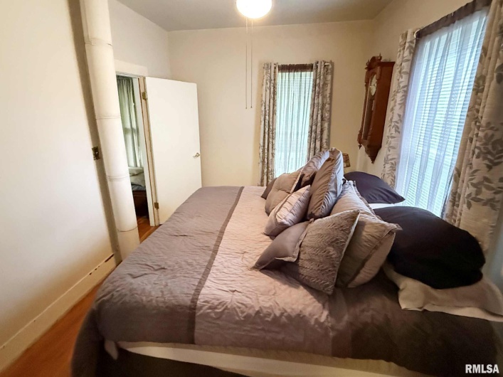 200 CRESTVIEW Drive, Dongola, Illinois 62926, 3 Bedrooms Bedrooms, 0 ,1 BathroomBathrooms,Residential,For Sale,CRESTVIEW,0,RMAEB459378