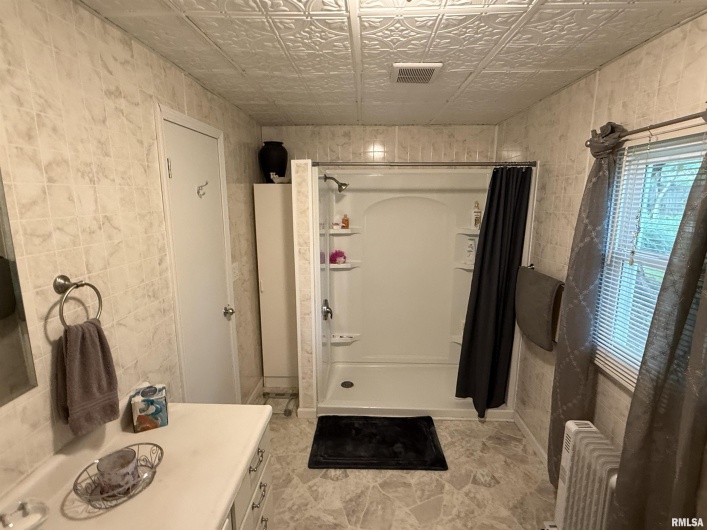 200 CRESTVIEW Drive, Dongola, Illinois 62926, 3 Bedrooms Bedrooms, 0 ,1 BathroomBathrooms,Residential,For Sale,CRESTVIEW,0,RMAEB459378