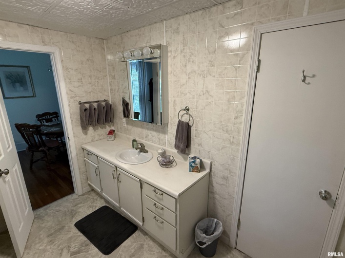 200 CRESTVIEW Drive, Dongola, Illinois 62926, 3 Bedrooms Bedrooms, 0 ,1 BathroomBathrooms,Residential,For Sale,CRESTVIEW,0,RMAEB459378