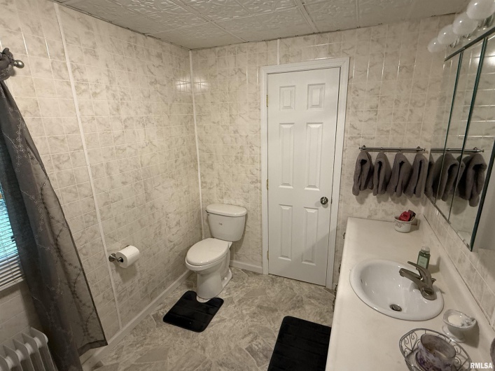 200 CRESTVIEW Drive, Dongola, Illinois 62926, 3 Bedrooms Bedrooms, 0 ,1 BathroomBathrooms,Residential,For Sale,CRESTVIEW,0,RMAEB459378