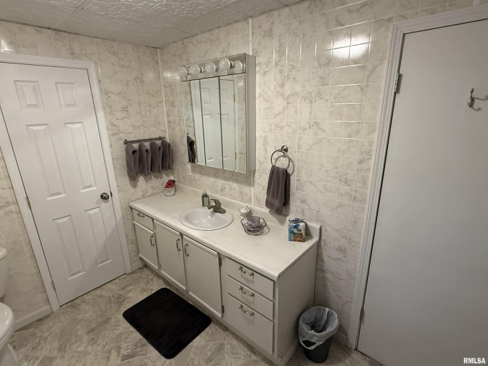 200 CRESTVIEW Drive, Dongola, Illinois 62926, 3 Bedrooms Bedrooms, 0 ,1 BathroomBathrooms,Residential,For Sale,CRESTVIEW,0,RMAEB459378