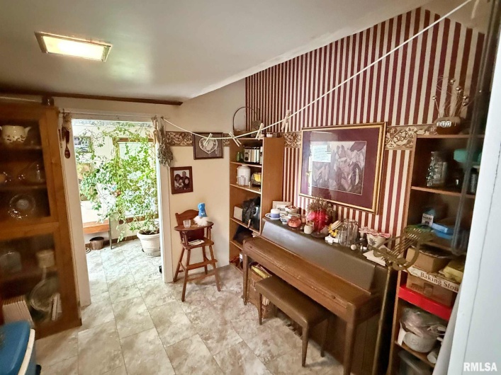 200 CRESTVIEW Drive, Dongola, Illinois 62926, 3 Bedrooms Bedrooms, 0 ,1 BathroomBathrooms,Residential,For Sale,CRESTVIEW,0,RMAEB459378