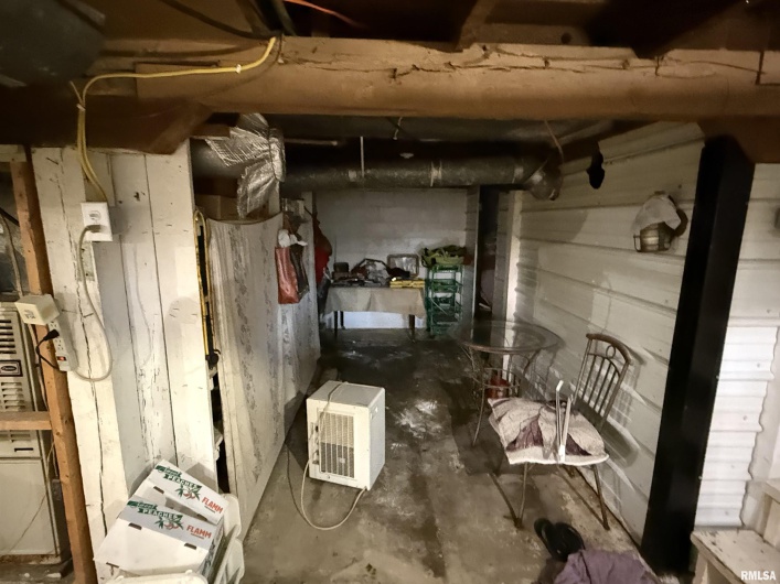 200 CRESTVIEW Drive, Dongola, Illinois 62926, 3 Bedrooms Bedrooms, 0 ,1 BathroomBathrooms,Residential,For Sale,CRESTVIEW,0,RMAEB459378