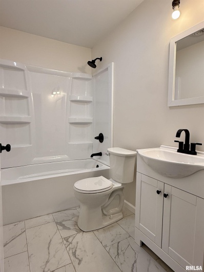 101 OAK Drive, Metropolis, Illinois 62960, 3 Bedrooms Bedrooms, 0 ,2 BathroomsBathrooms,Residential,For Sale,OAK,0,RMAEB459401