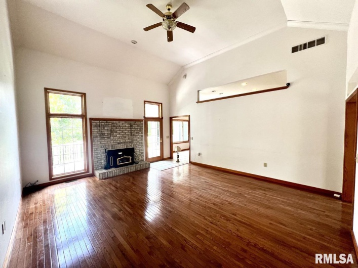1385 Christian Chapel Road, Anna, Illinois 62906, 5 Bedrooms Bedrooms, 0 ,3 BathroomsBathrooms,Residential,For Sale,Christian Chapel,0,RMAQC4266653