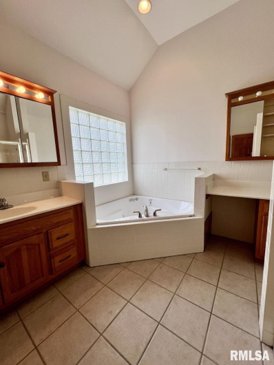 1385 Christian Chapel Road, Anna, Illinois 62906, 5 Bedrooms Bedrooms, 0 ,3 BathroomsBathrooms,Residential,For Sale,Christian Chapel,0,RMAQC4266653