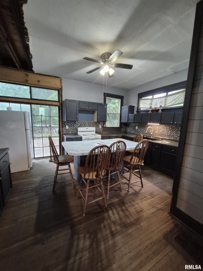 212 ILLINOIS Street, Golconda, Illinois 62938, 4 Bedrooms Bedrooms, 0 ,2 BathroomsBathrooms,Residential,For Sale,ILLINOIS,0,RMAEB459403
