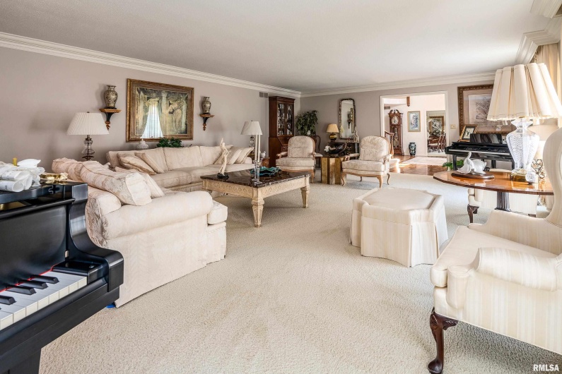 15866 Moellers Road, Marion, Illinois 62959, 7 Bedrooms Bedrooms, 0 ,6 BathroomsBathrooms,Residential,For Sale,Moellers,0,RMAEB459406