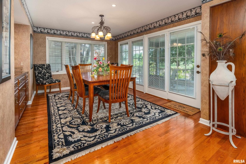 15866 Moellers Road, Marion, Illinois 62959, 7 Bedrooms Bedrooms, 0 ,6 BathroomsBathrooms,Residential,For Sale,Moellers,0,RMAEB459406