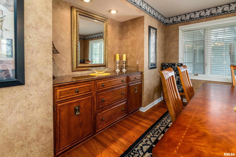 15866 Moellers Road, Marion, Illinois 62959, 7 Bedrooms Bedrooms, 0 ,6 BathroomsBathrooms,Residential,For Sale,Moellers,0,RMAEB459406