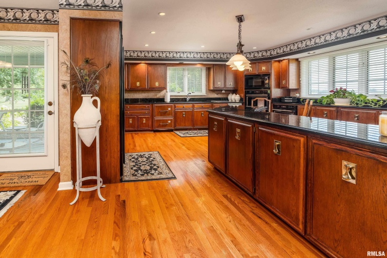 15866 Moellers Road, Marion, Illinois 62959, 7 Bedrooms Bedrooms, 0 ,6 BathroomsBathrooms,Residential,For Sale,Moellers,0,RMAEB459406