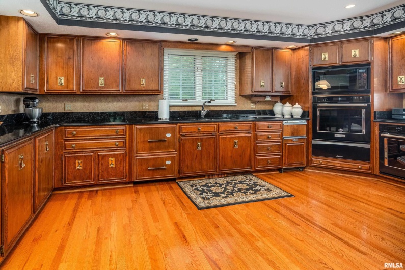 15866 Moellers Road, Marion, Illinois 62959, 7 Bedrooms Bedrooms, 0 ,6 BathroomsBathrooms,Residential,For Sale,Moellers,0,RMAEB459406