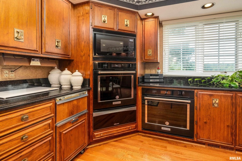 15866 Moellers Road, Marion, Illinois 62959, 7 Bedrooms Bedrooms, 0 ,6 BathroomsBathrooms,Residential,For Sale,Moellers,0,RMAEB459406