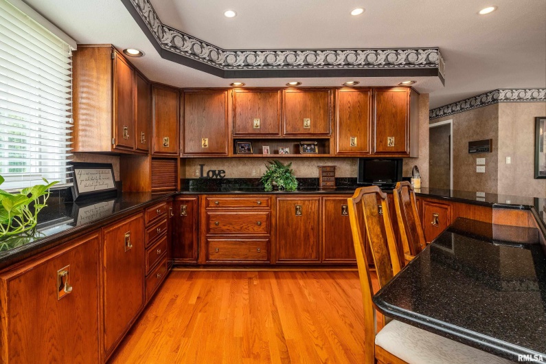 15866 Moellers Road, Marion, Illinois 62959, 7 Bedrooms Bedrooms, 0 ,6 BathroomsBathrooms,Residential,For Sale,Moellers,0,RMAEB459406