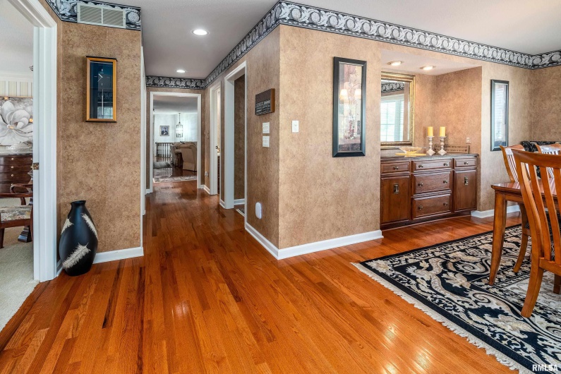15866 Moellers Road, Marion, Illinois 62959, 7 Bedrooms Bedrooms, 0 ,6 BathroomsBathrooms,Residential,For Sale,Moellers,0,RMAEB459406