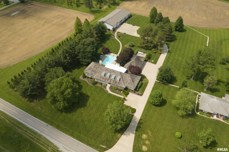 15866 Moellers Road, Marion, Illinois 62959, 7 Bedrooms Bedrooms, 0 ,6 BathroomsBathrooms,Residential,For Sale,Moellers,0,RMAEB459406