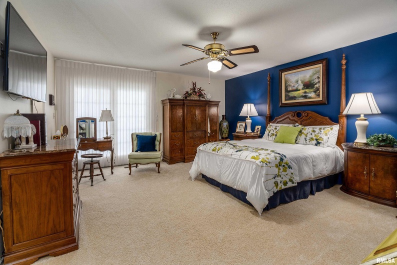 15866 Moellers Road, Marion, Illinois 62959, 7 Bedrooms Bedrooms, 0 ,6 BathroomsBathrooms,Residential,For Sale,Moellers,0,RMAEB459406