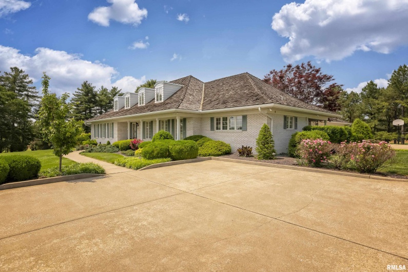 15866 Moellers Road, Marion, Illinois 62959, 7 Bedrooms Bedrooms, 0 ,6 BathroomsBathrooms,Residential,For Sale,Moellers,0,RMAEB459406