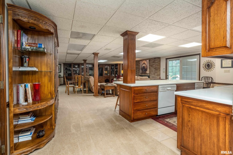 15866 Moellers Road, Marion, Illinois 62959, 7 Bedrooms Bedrooms, 0 ,6 BathroomsBathrooms,Residential,For Sale,Moellers,0,RMAEB459406