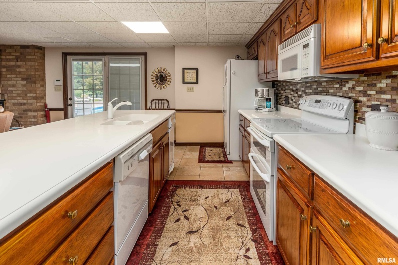 15866 Moellers Road, Marion, Illinois 62959, 7 Bedrooms Bedrooms, 0 ,6 BathroomsBathrooms,Residential,For Sale,Moellers,0,RMAEB459406