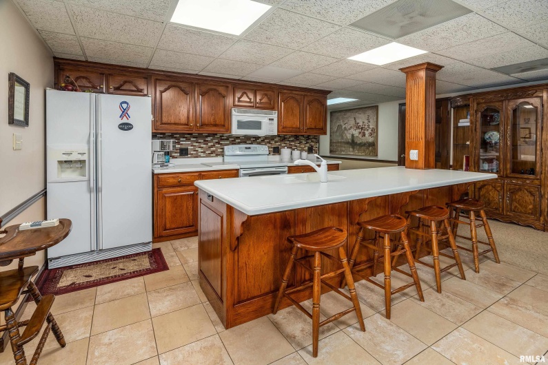 15866 Moellers Road, Marion, Illinois 62959, 7 Bedrooms Bedrooms, 0 ,6 BathroomsBathrooms,Residential,For Sale,Moellers,0,RMAEB459406
