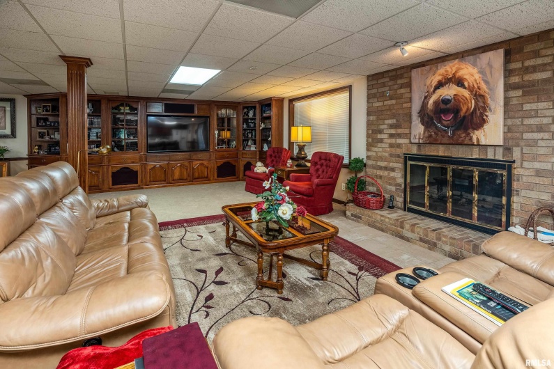 15866 Moellers Road, Marion, Illinois 62959, 7 Bedrooms Bedrooms, 0 ,6 BathroomsBathrooms,Residential,For Sale,Moellers,0,RMAEB459406
