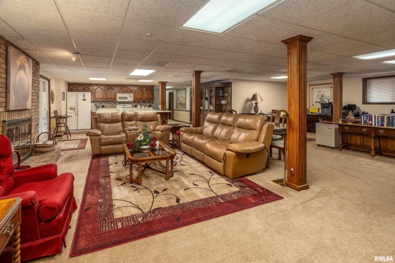 15866 Moellers Road, Marion, Illinois 62959, 7 Bedrooms Bedrooms, 0 ,6 BathroomsBathrooms,Residential,For Sale,Moellers,0,RMAEB459406