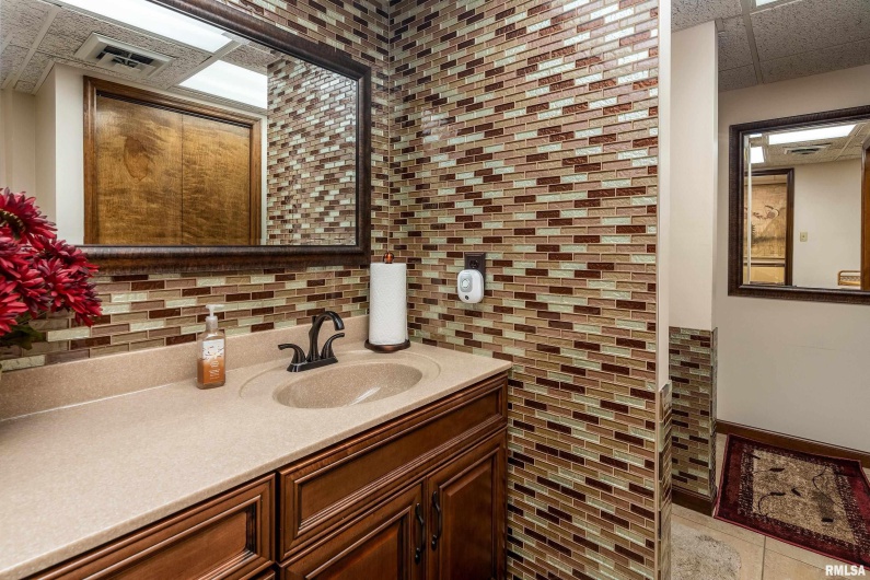 15866 Moellers Road, Marion, Illinois 62959, 7 Bedrooms Bedrooms, 0 ,6 BathroomsBathrooms,Residential,For Sale,Moellers,0,RMAEB459406