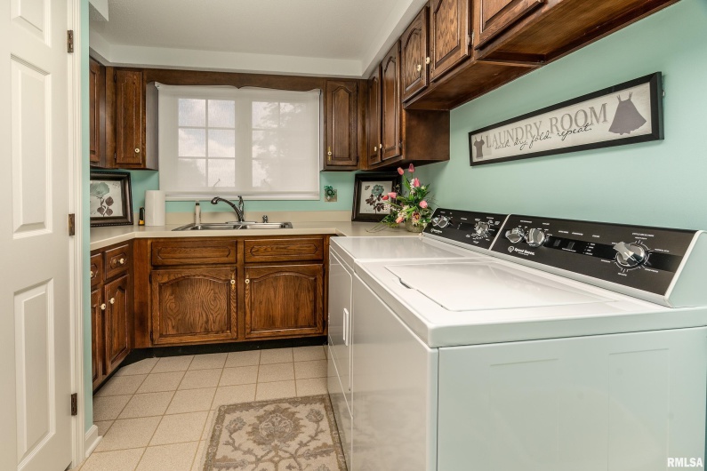15866 Moellers Road, Marion, Illinois 62959, 7 Bedrooms Bedrooms, 0 ,6 BathroomsBathrooms,Residential,For Sale,Moellers,0,RMAEB459406