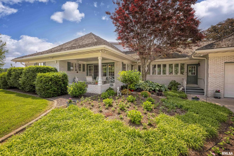 15866 Moellers Road, Marion, Illinois 62959, 7 Bedrooms Bedrooms, 0 ,6 BathroomsBathrooms,Residential,For Sale,Moellers,0,RMAEB459406
