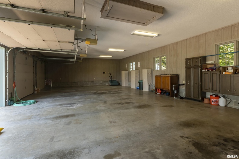 15866 Moellers Road, Marion, Illinois 62959, 7 Bedrooms Bedrooms, 0 ,6 BathroomsBathrooms,Residential,For Sale,Moellers,0,RMAEB459406