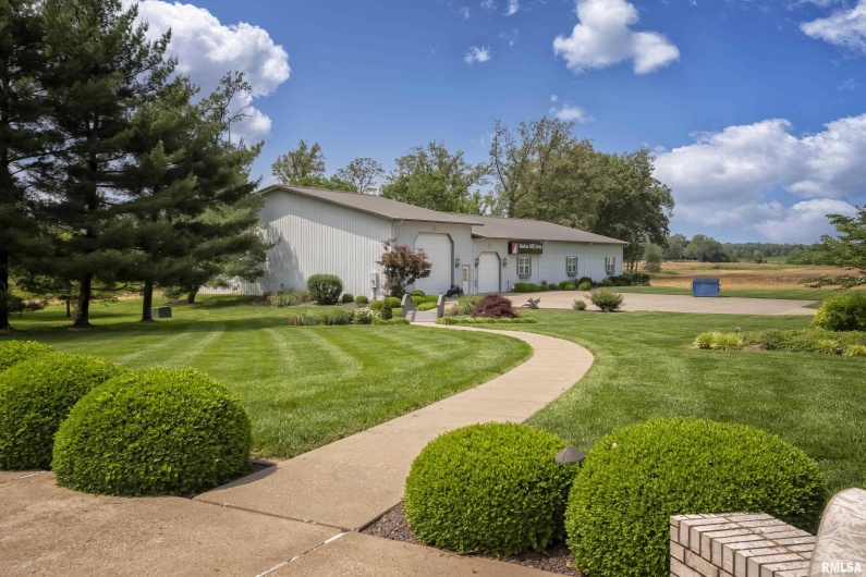 15866 Moellers Road, Marion, Illinois 62959, 7 Bedrooms Bedrooms, 0 ,6 BathroomsBathrooms,Residential,For Sale,Moellers,0,RMAEB459406